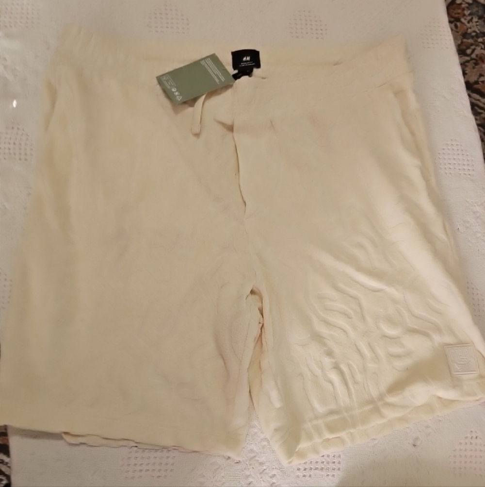 H&M Women's Cream Athletic Shorts - Picture 2 of 7